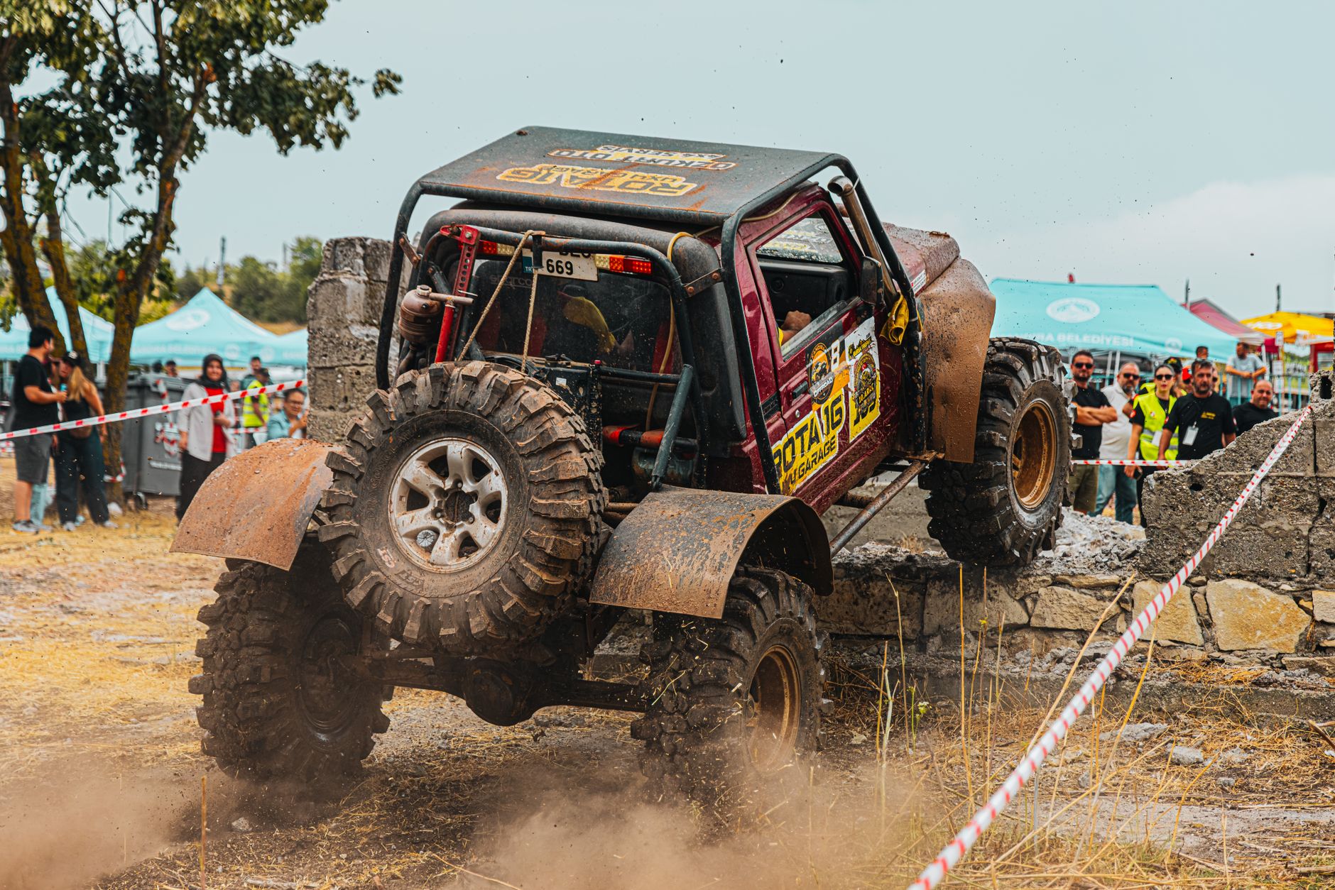 Visual inspection of a shock absorber and suspension system on an off-road vehicle
